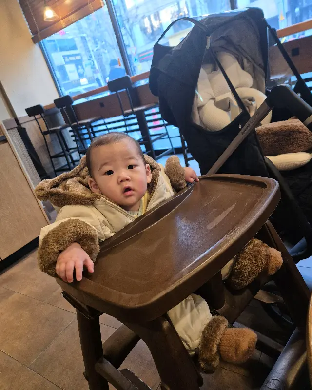 아기와 함께 방문한 손님