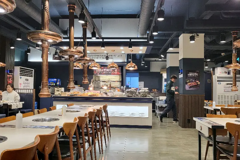 넓고 쾌적한 매장 내부