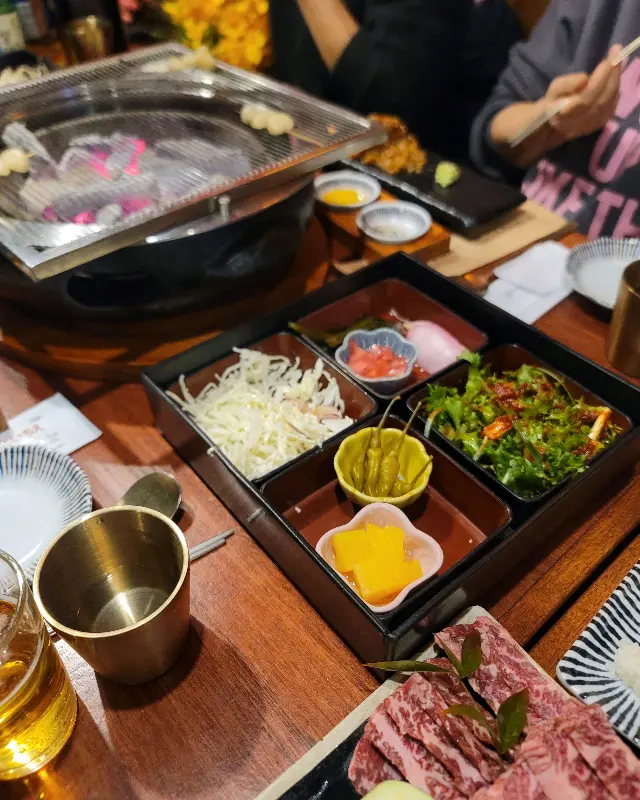 초밥 위에 올려진 소고기