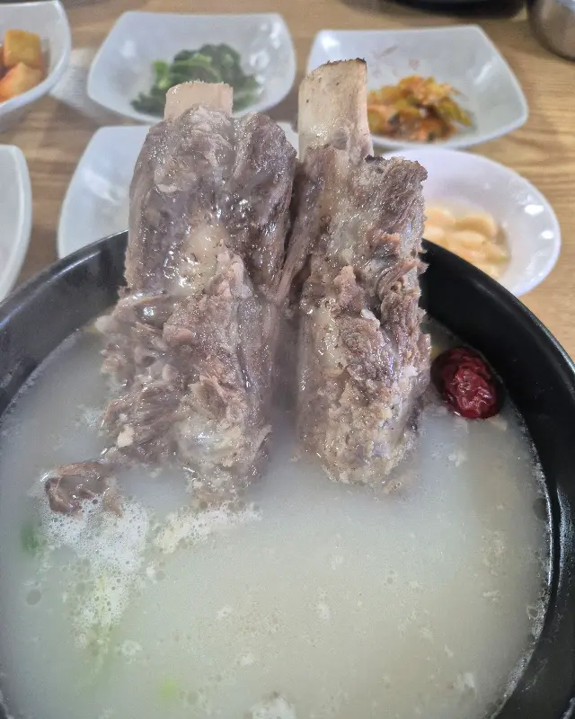 갈비탕 속 큼지막한 갈비