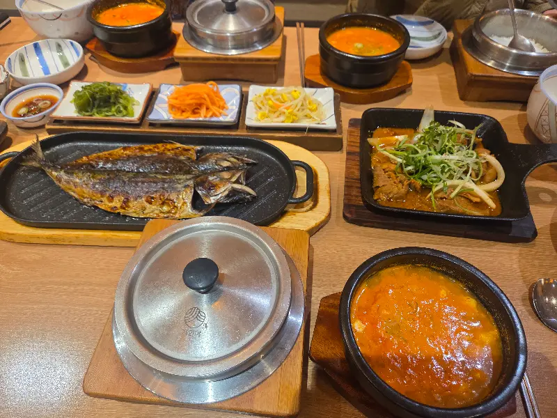 푸짐한 순두부 한상 정식