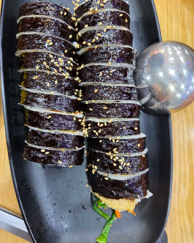 윤기가 흐르는 김밥