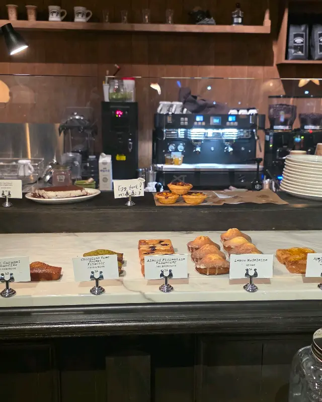 쇼케이스 안의 디저트