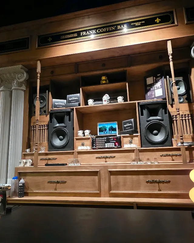 카페 내부 스피커