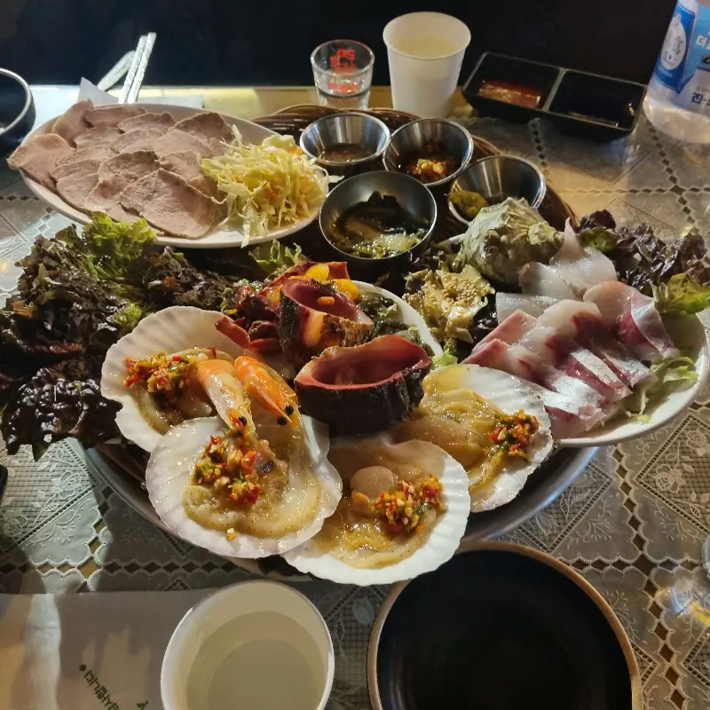 푸짐한 해산물 한 상 차림