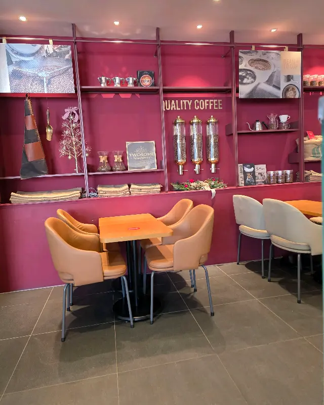 투썸플레이스 신흥리점 내부