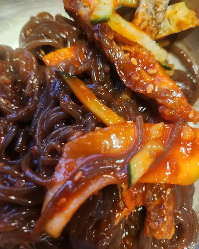 윤기가 흐르는 면발