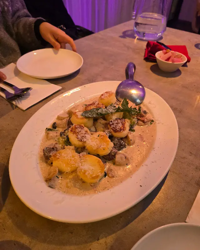 먼데이블루스 버섯크림뇨끼