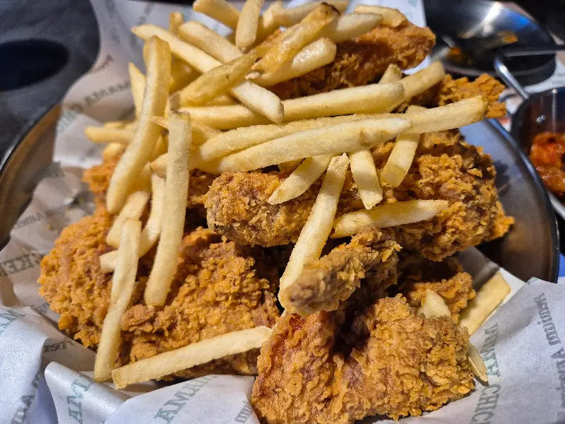 바삭한 튀김옷과 촉촉한 속살