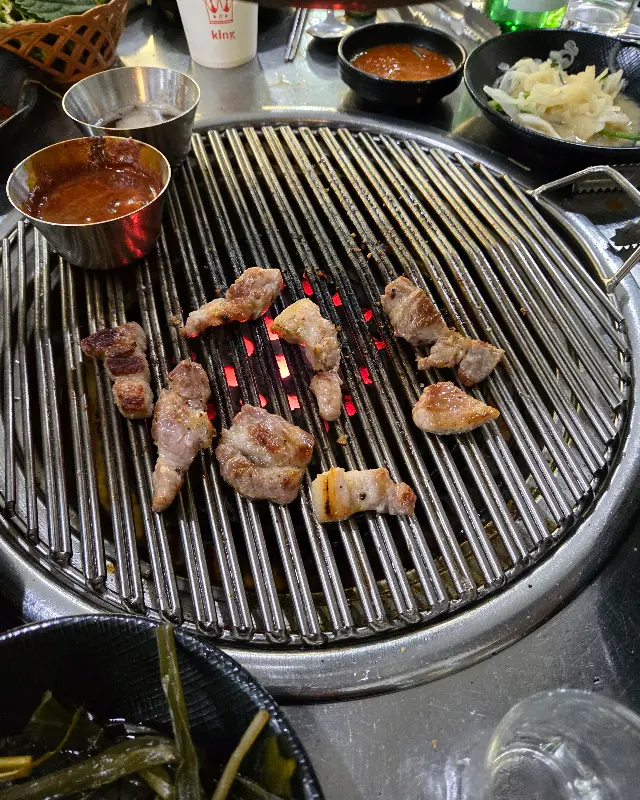 맛있게 구워진 삼겹살