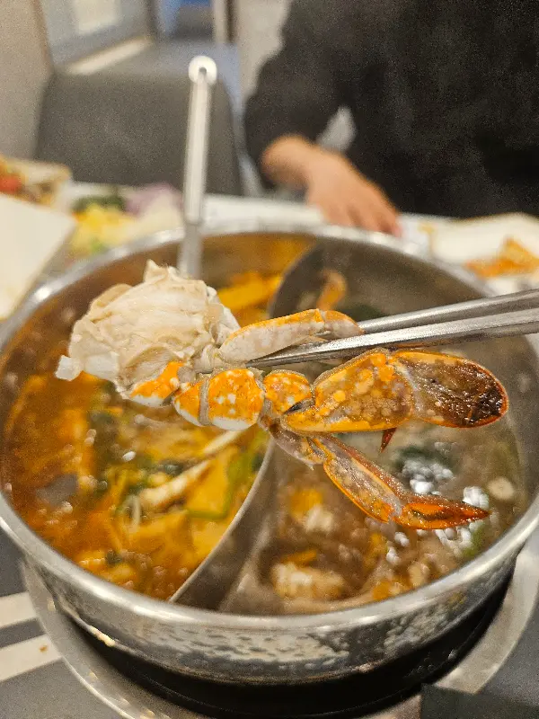 꽃게가 들어간 얼큰 육수