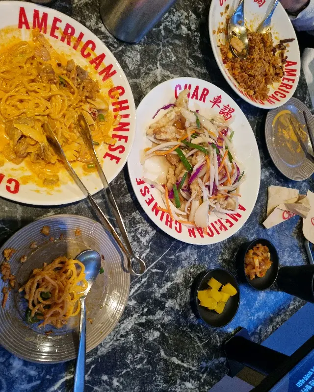 깔끔하게 차려진 테이블 세팅