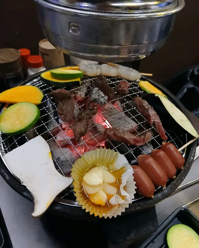 화로에 구워지는 다채로운 메뉴