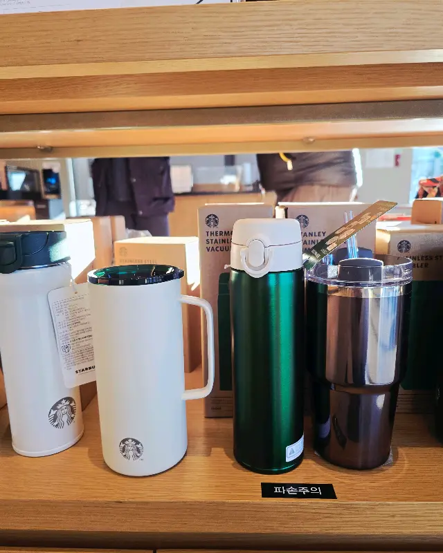 다양한 디자인의 스타벅스 텀블러