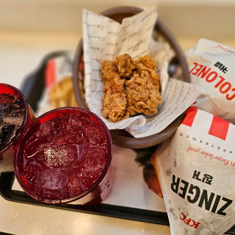 KFC 치킨과 음료