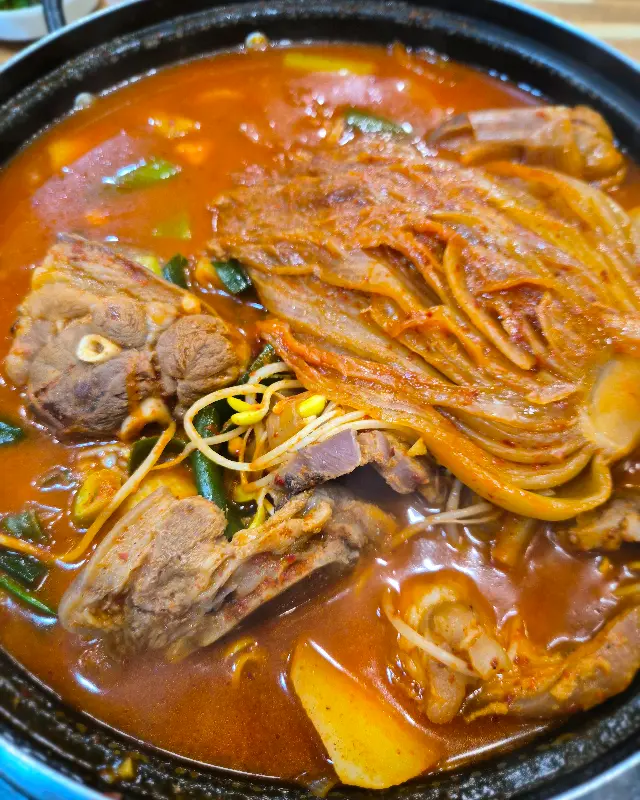 묵은지와 족발의 환상적인 조합