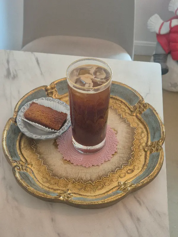 디 헤이븐에서 맛본 아이스 아메리카노와 휘낭시에