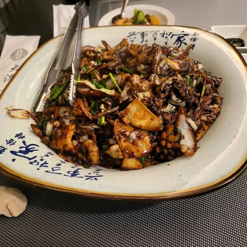 해산물이 듬뿍 들어간 쟁반짜장