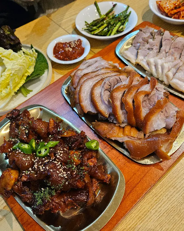 푸짐한 삼백가 세트 메뉴