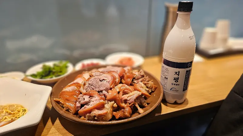 족발과 막걸리의 환상적인 조합