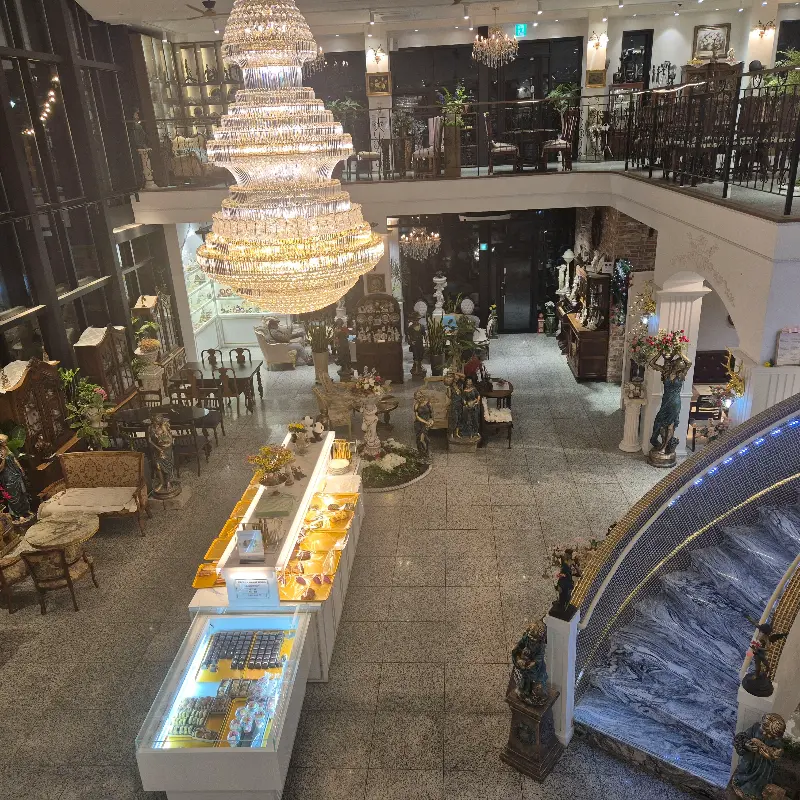 넓고 쾌적한 매장