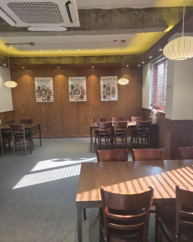 깔끔하고 정돈된 우성쭈꾸미 논산직영점 내부