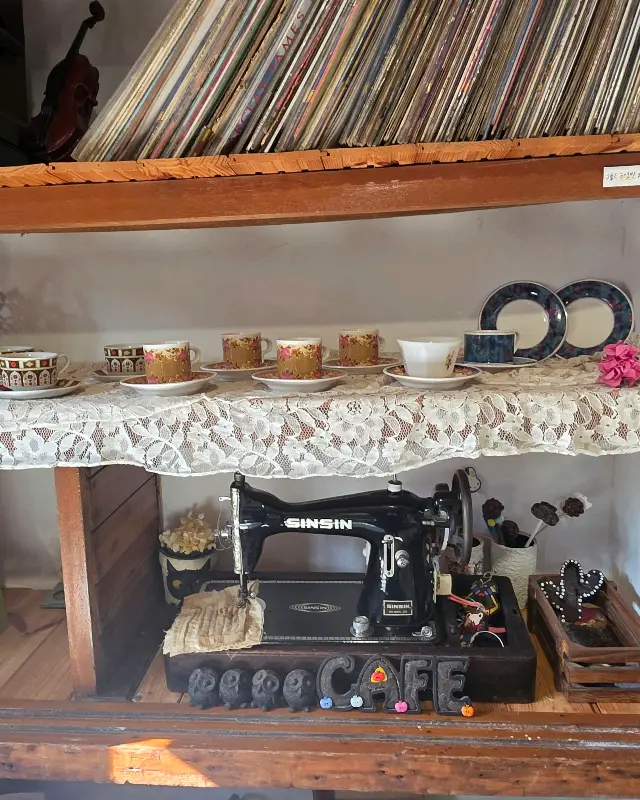 카페 내부 소품