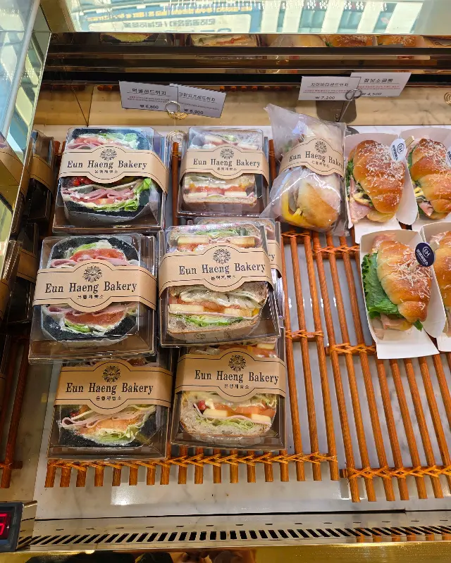 다채로운 샌드위치들의 모습