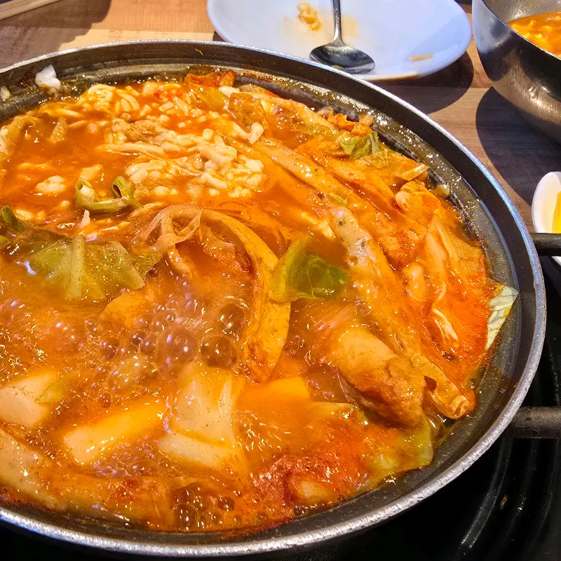 보글보글 끓는 즉석 떡볶이