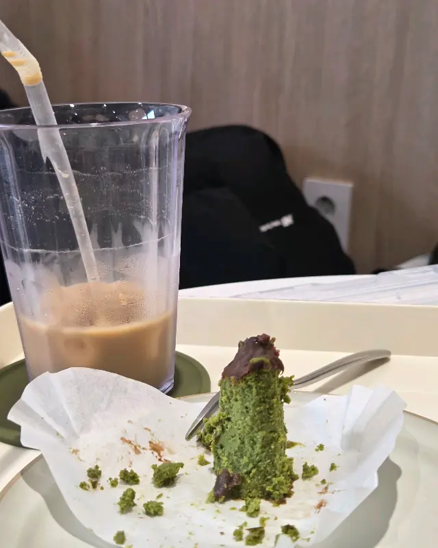 말차라떼와 말차 케이크