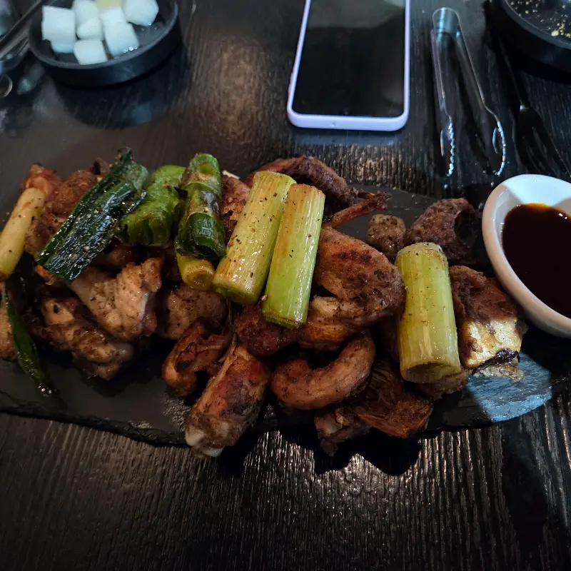 동굴을 연상시키는 인테리어