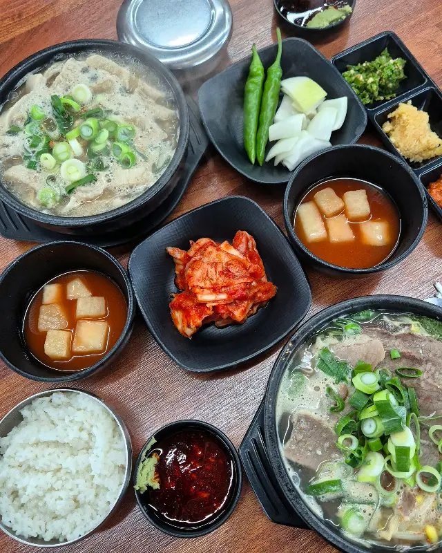 산지해장국 내장탕 한상차림