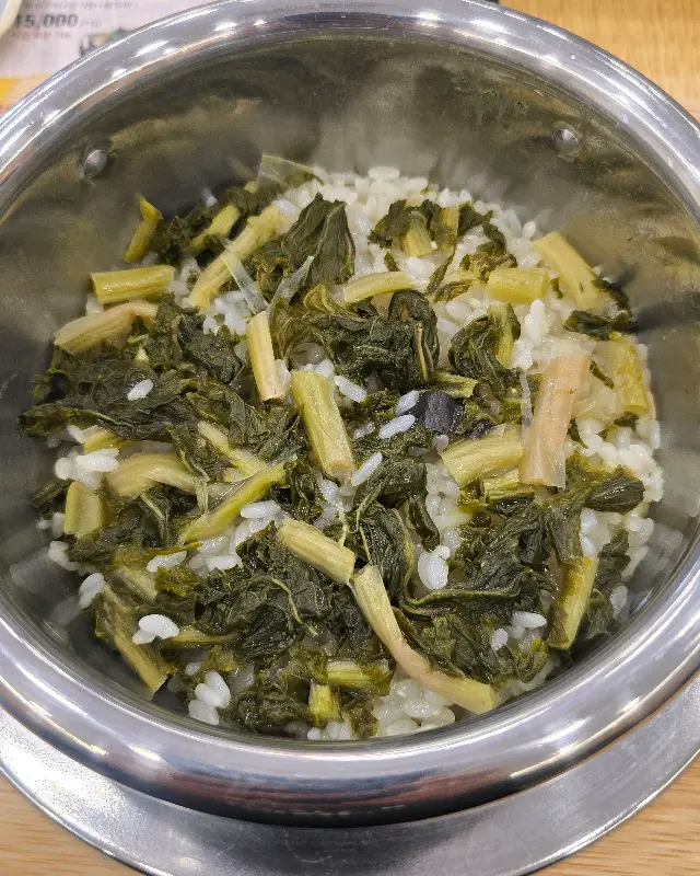 시래기가 듬뿍 들어간 솥밥