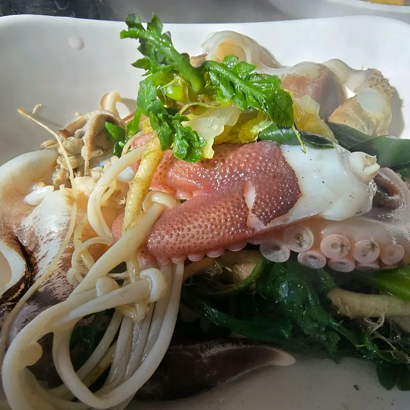 새조개와 채소의 조화