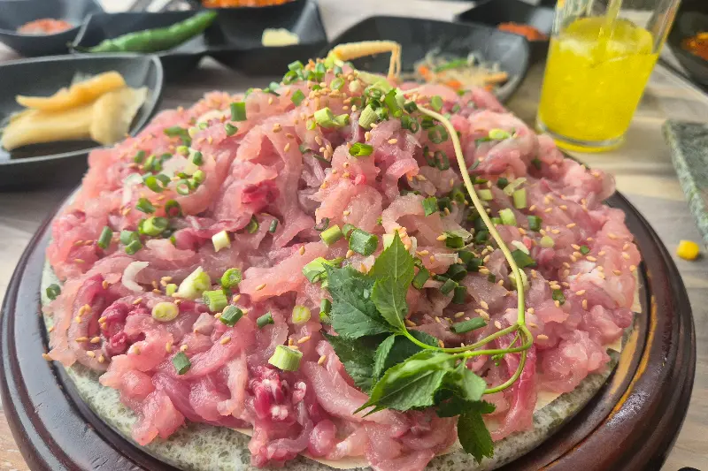 푸짐한 향어회 한 상차림