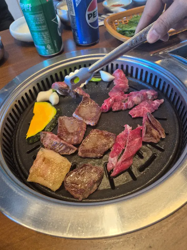 맛있게 구워지고 있는 고기