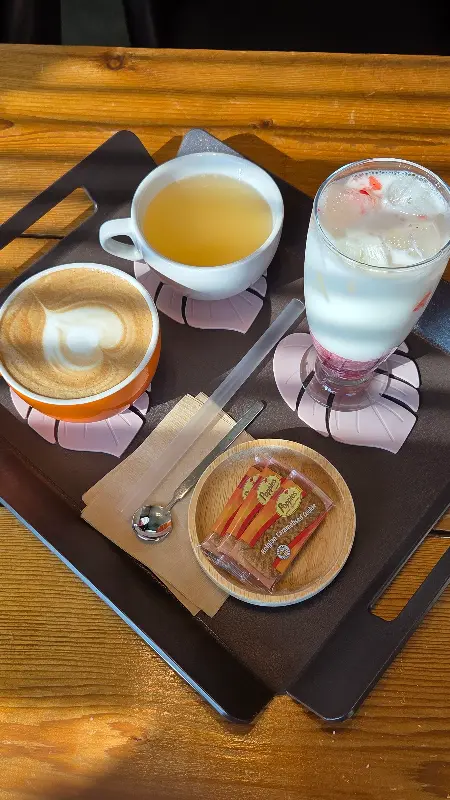 호두라떼와 다과