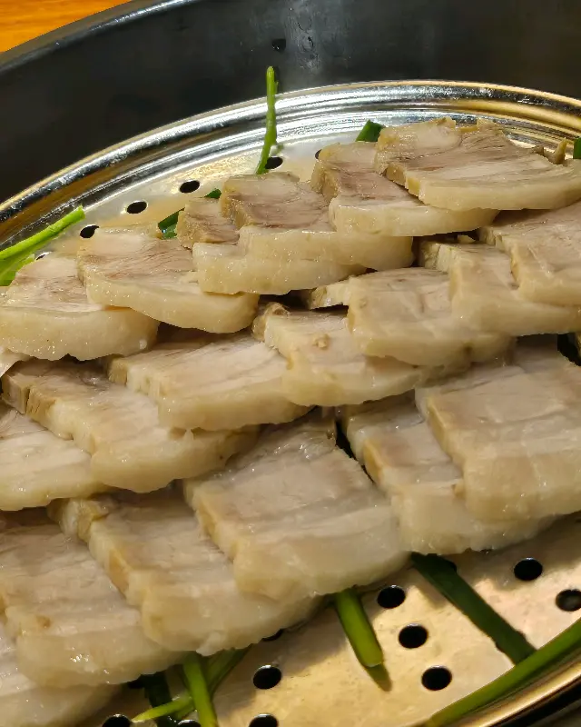 윤기가 흐르는 보쌈