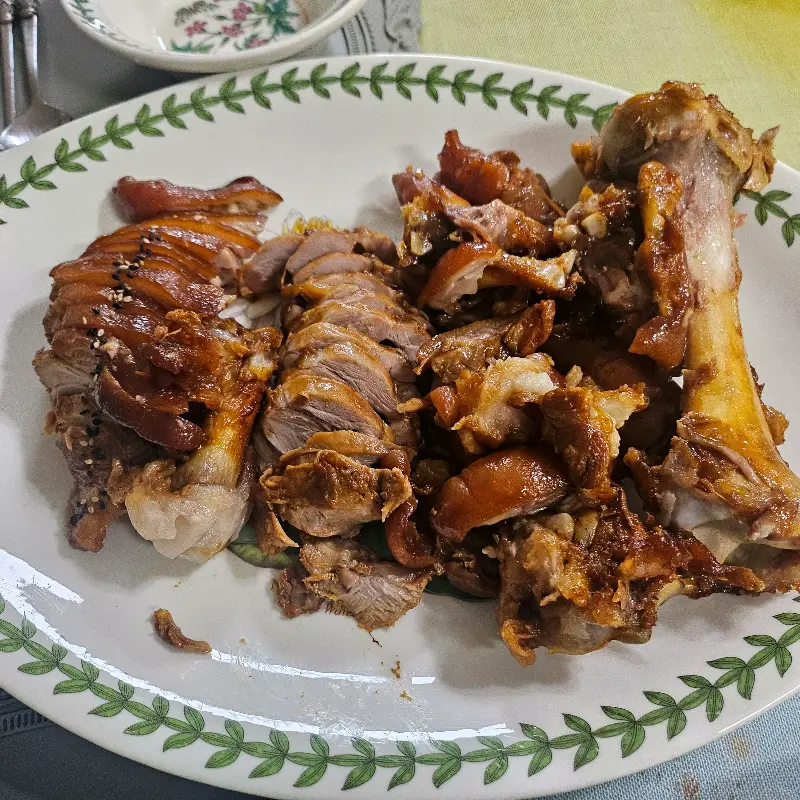 윤기가 자르르 흐르는 족발