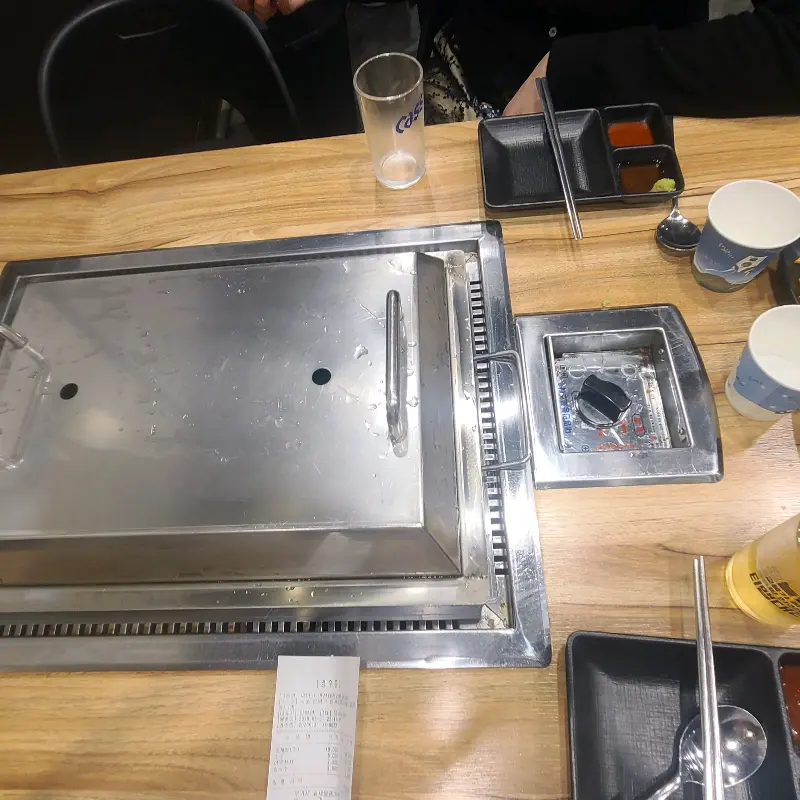 깔끔하게 정돈된 테이블