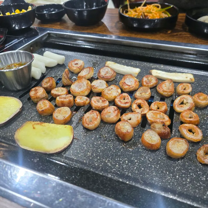 불판 위에서 익어가는 막창