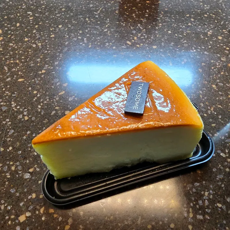 윤기가 흐르는 치즈 케이크