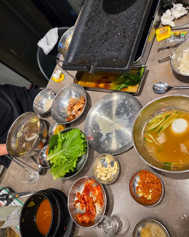 다양한 종류의 반찬들