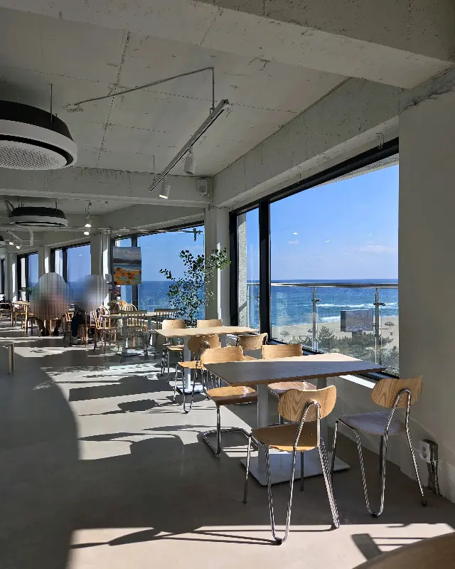 하조대커피 낙산점 내부