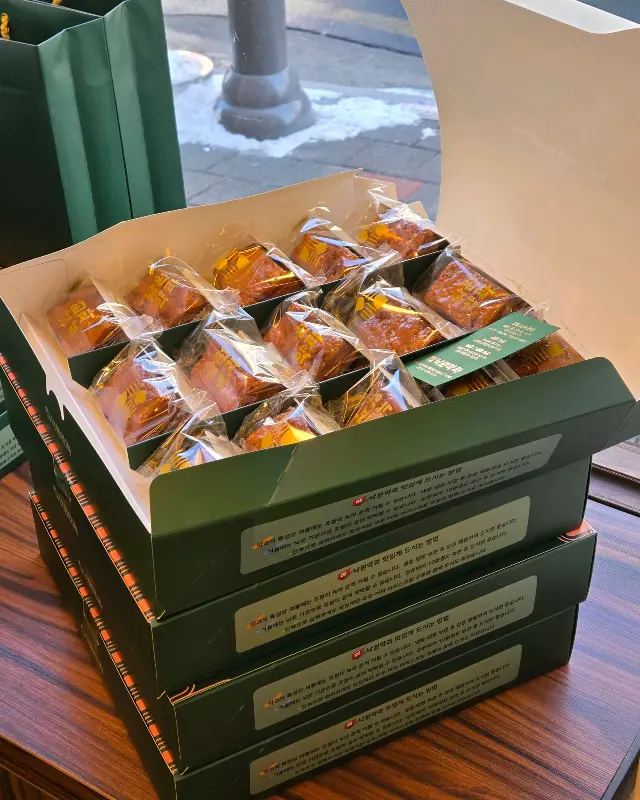 선물용으로 쌓여있는 낙원약과