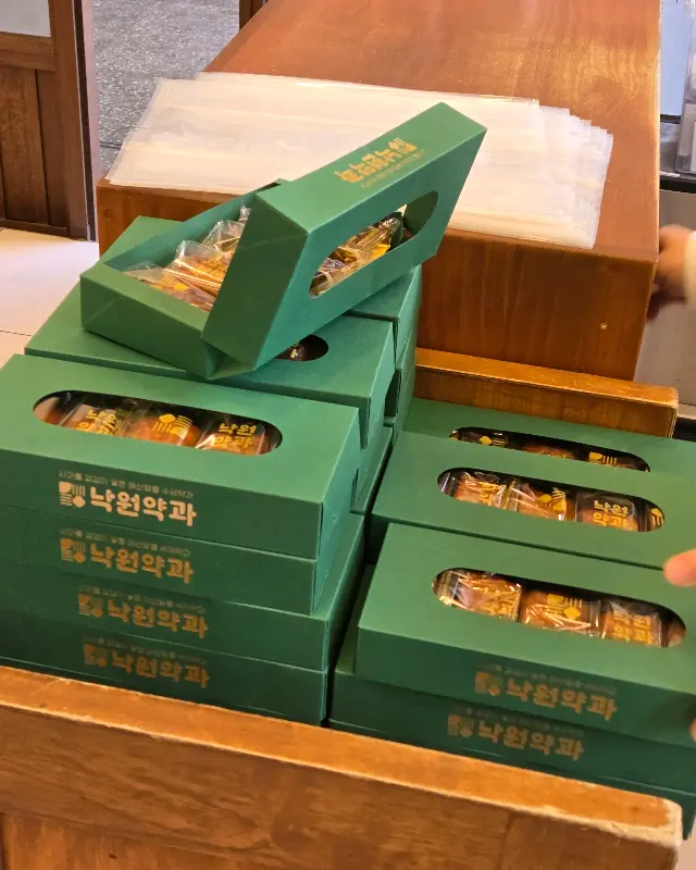 진열되어 있는 낙원약과 선물세트