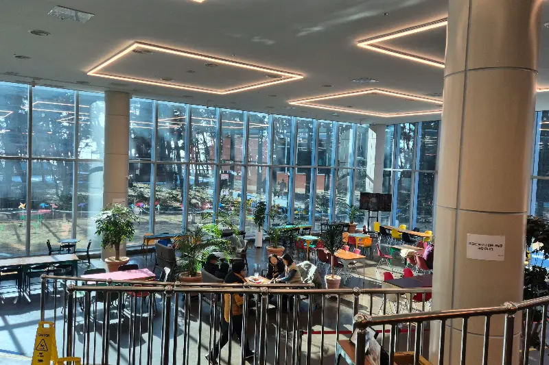 카페 내부 좌석