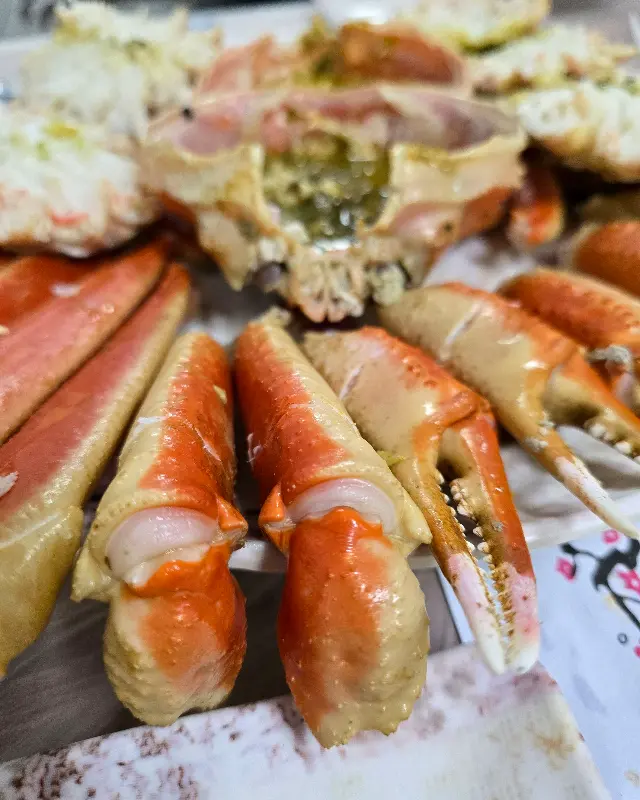 살이 가득 찬 킹크랩 다리의 클로즈업 샷