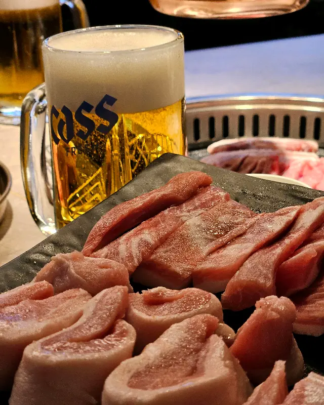 시원한 맥주와 함께 즐기는 삼겹살