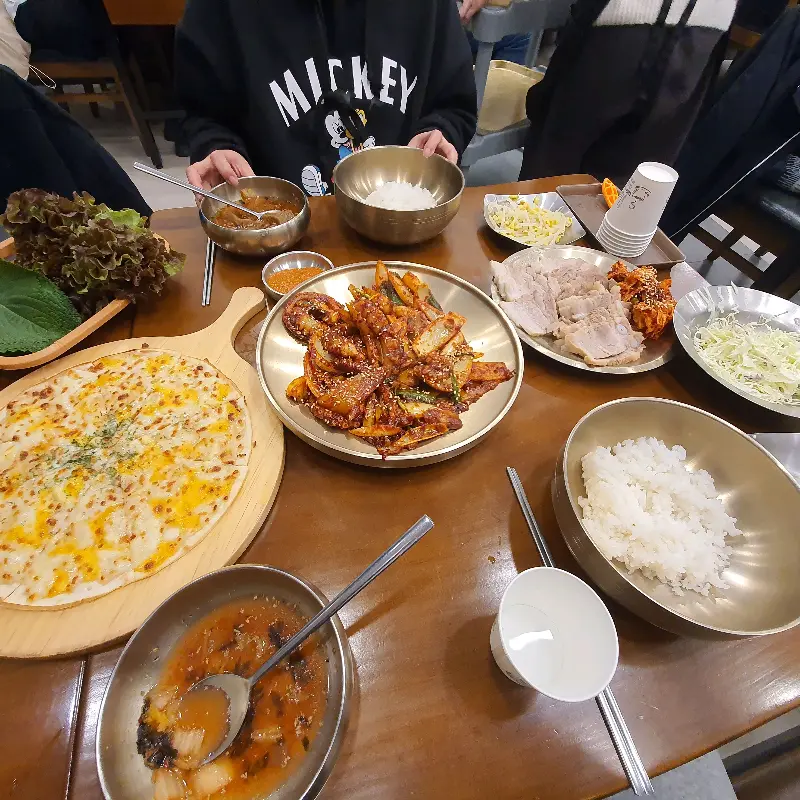 푸짐한 한 상 차림! 낙지, 보쌈, 피자, 묵사발까지!